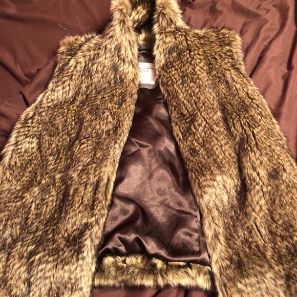 Abercrombie & Fitch Jackets & Blazers - Faux fur brown vest